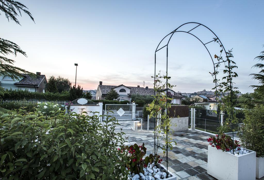Holiday Residence Belohorizonte Macerata Bagian luar foto