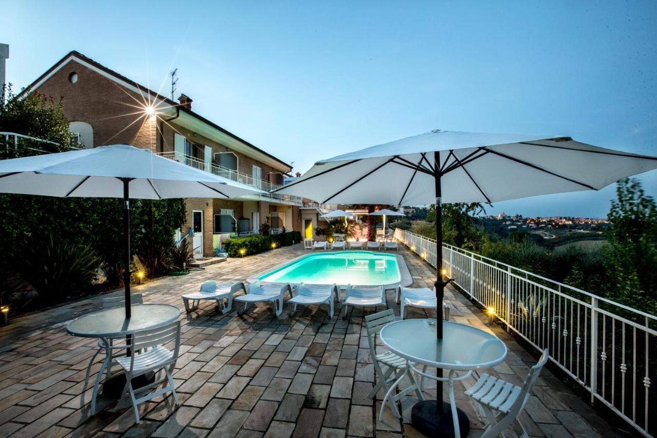 Holiday Residence Belohorizonte Macerata Bagian luar foto