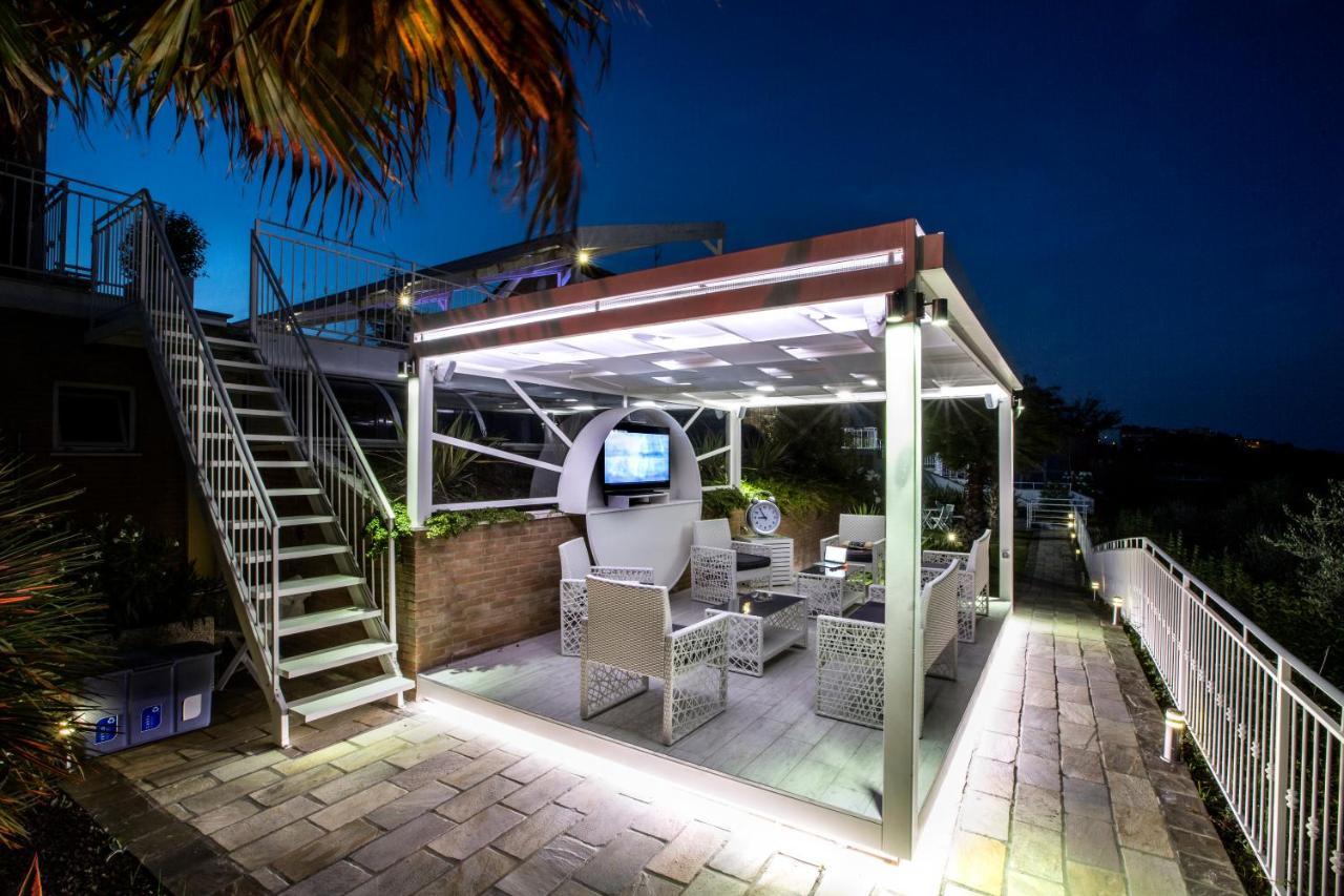 Holiday Residence Belohorizonte Macerata Bagian luar foto